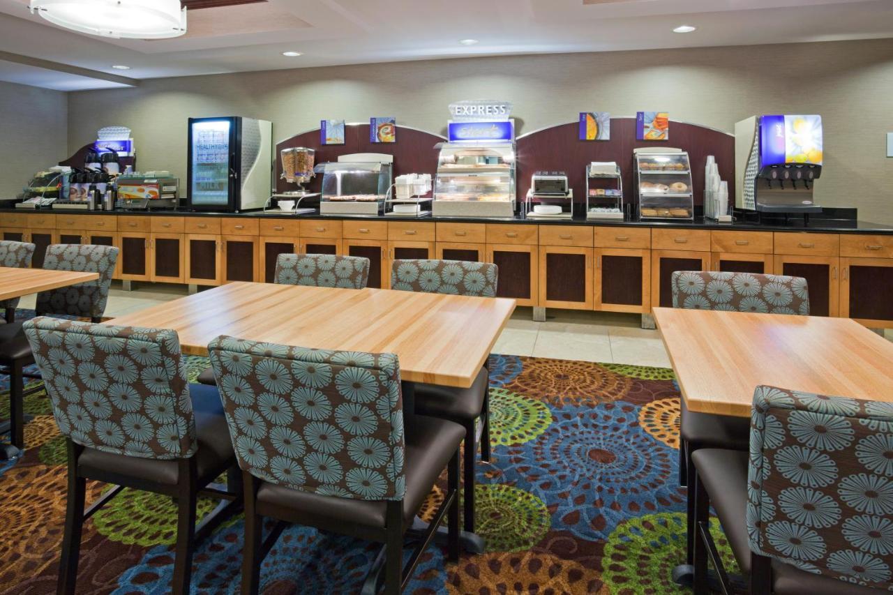 Holiday Inn Express And Suites Rochester West-Medical Center By Ihg Bagian luar foto