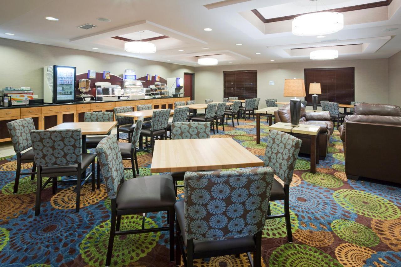 Holiday Inn Express And Suites Rochester West-Medical Center By Ihg Bagian luar foto