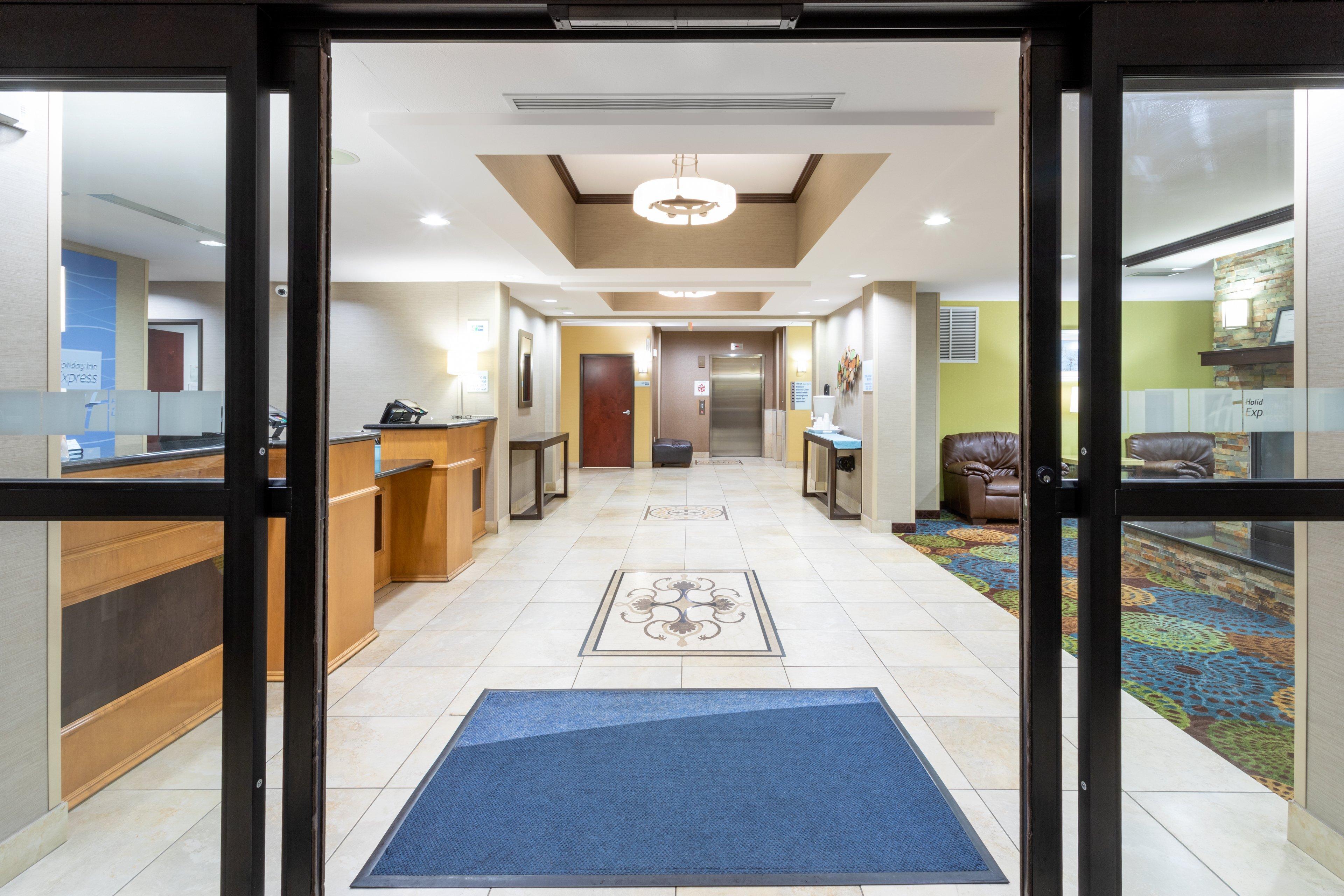 Holiday Inn Express And Suites Rochester West-Medical Center By Ihg Bagian luar foto