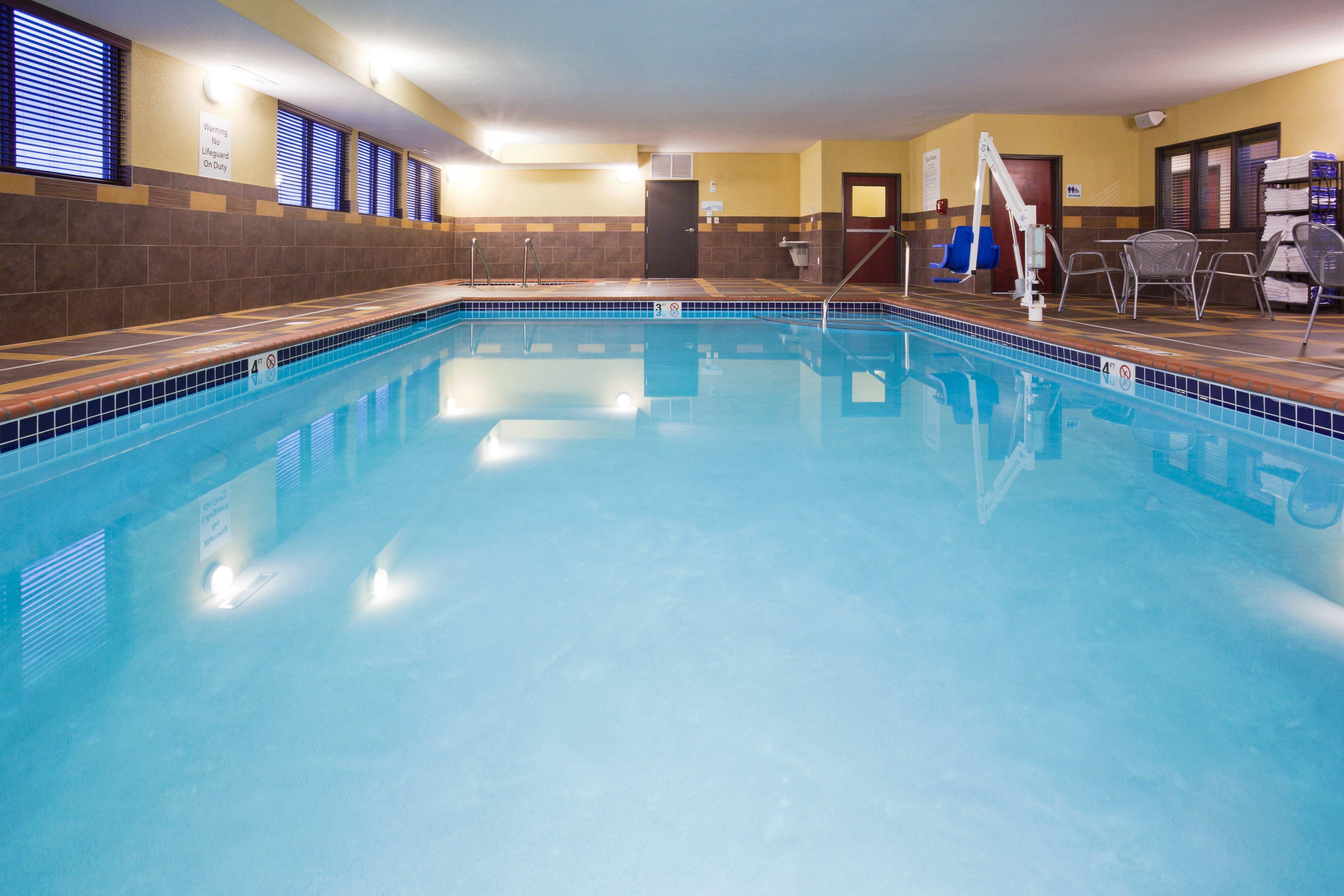 Holiday Inn Express And Suites Rochester West-Medical Center By Ihg Bagian luar foto