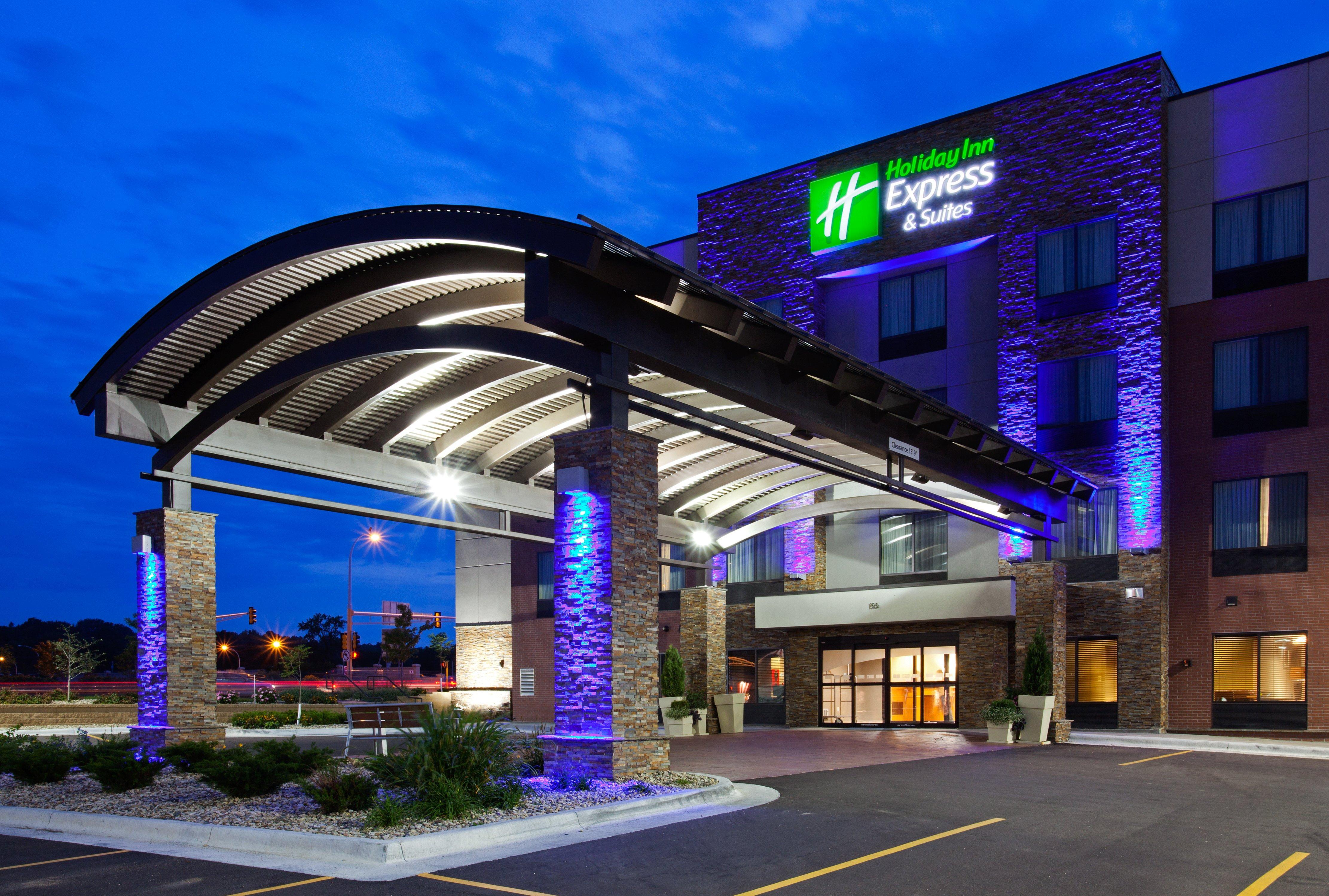 Holiday Inn Express And Suites Rochester West-Medical Center By Ihg Bagian luar foto