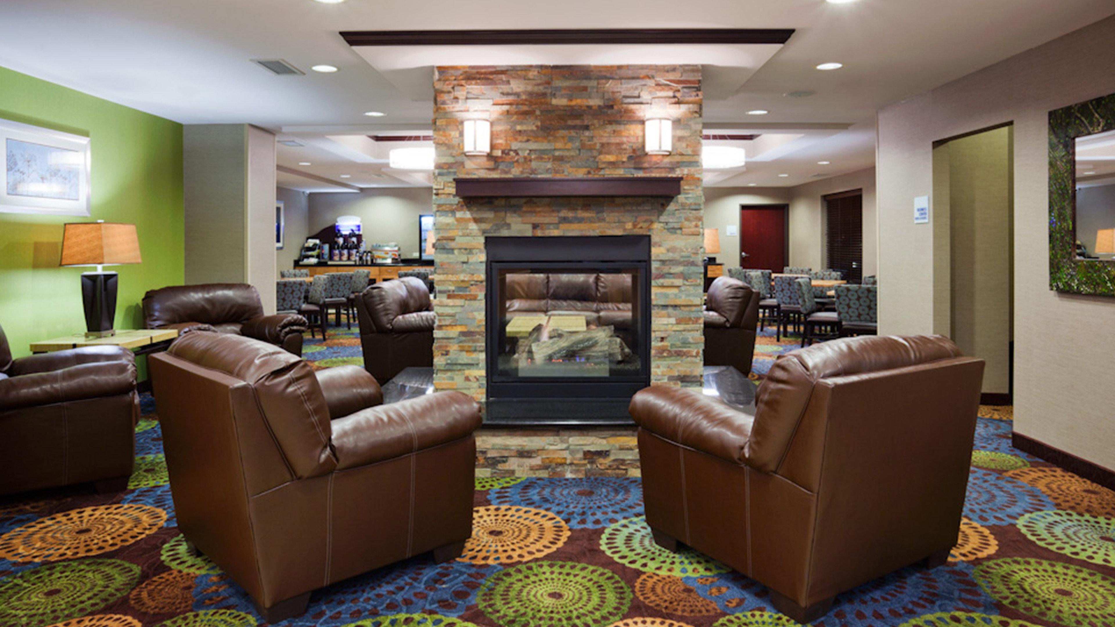 Holiday Inn Express And Suites Rochester West-Medical Center By Ihg Bagian luar foto