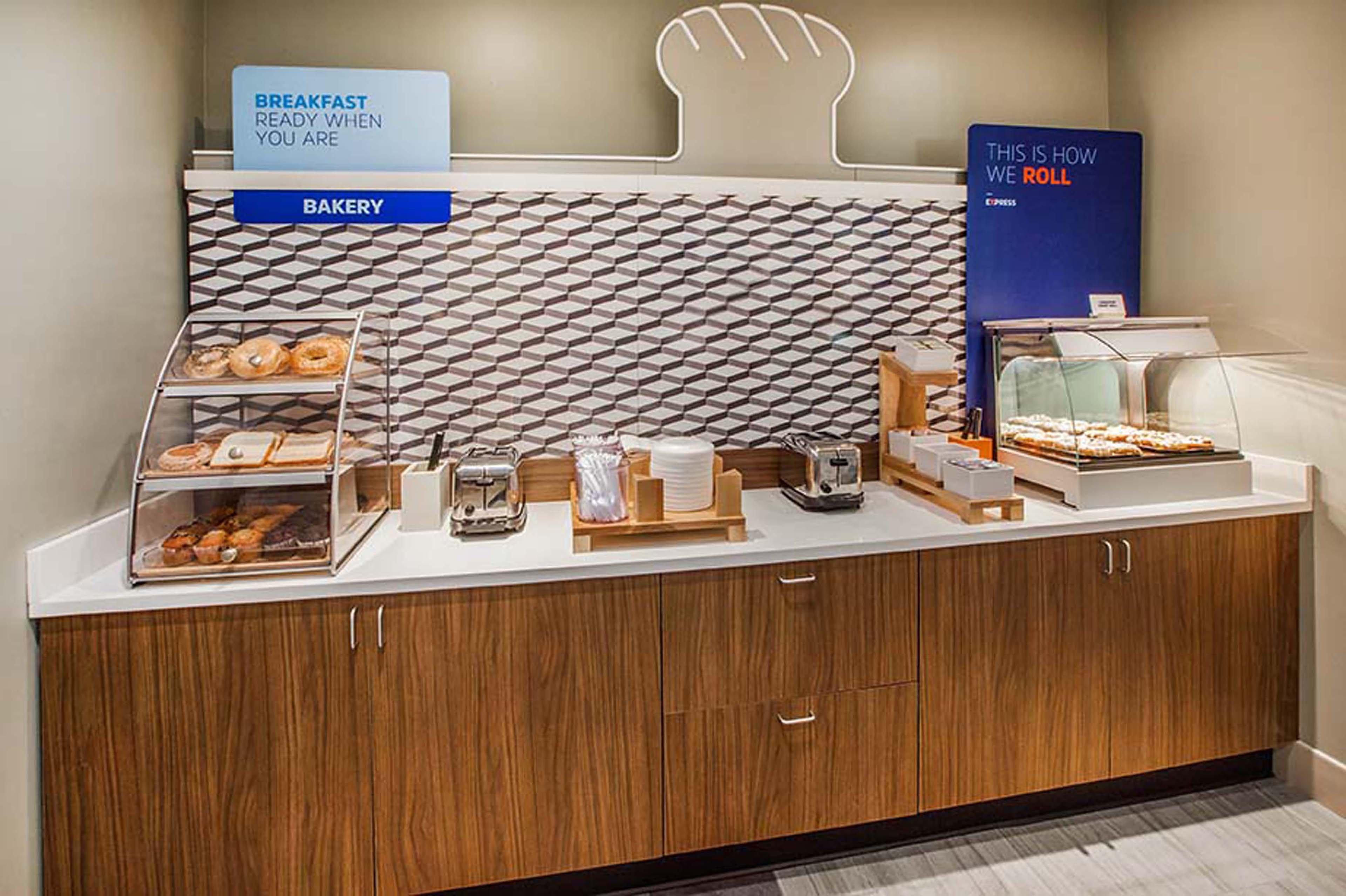 Holiday Inn Express And Suites Rochester West-Medical Center By Ihg Bagian luar foto